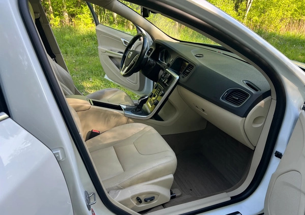 Volvo S60 cena 61500 przebieg: 162000, rok produkcji 2015 z Chorzów małe 254